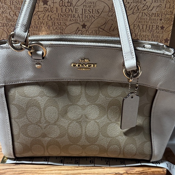 Coach Tan and Cream Shoulder Bag and wallet preowned great condition. - Picture 3 of 16